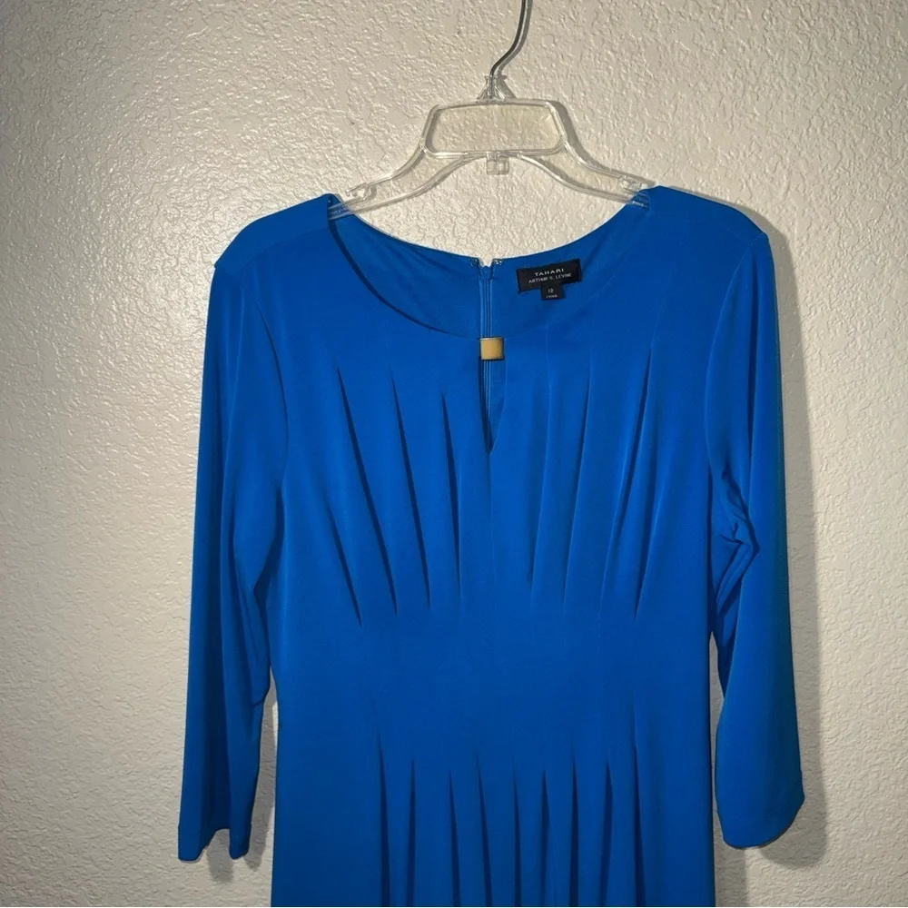 Tahari Arthur S Levine Pleated Dress Women’s 12 Blue 3/4 Sleeve Keyhole Midi